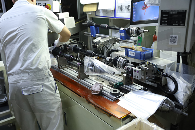 drive-shaft-noise-symptoms.jpg Diagnosticando o eixo de acionamento clicando em ruído durante as curvas